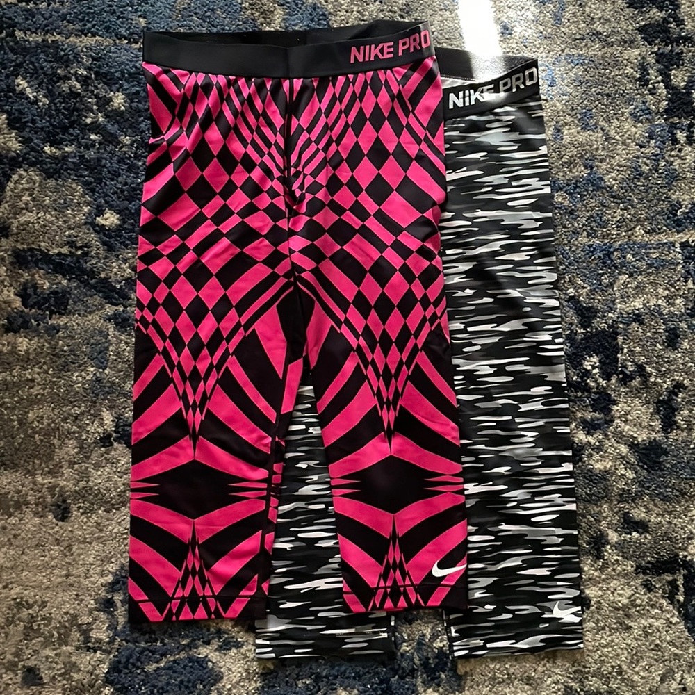 Nike pro Dri-fit cropped leggings pair